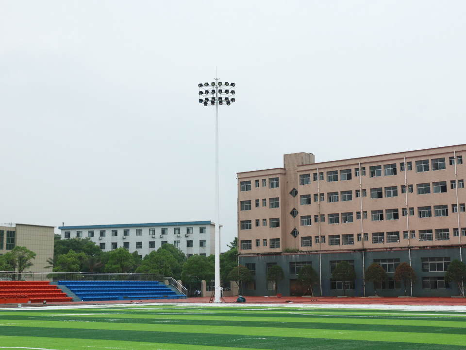 名称：江西芦溪中学运动场升降高杆灯
