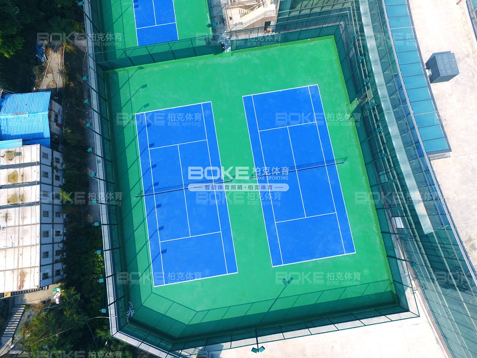 珠海度假村楼顶网球场灯光