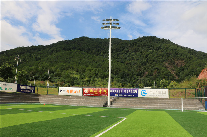 名称：爱游戏体育足球场攀爬灯杆